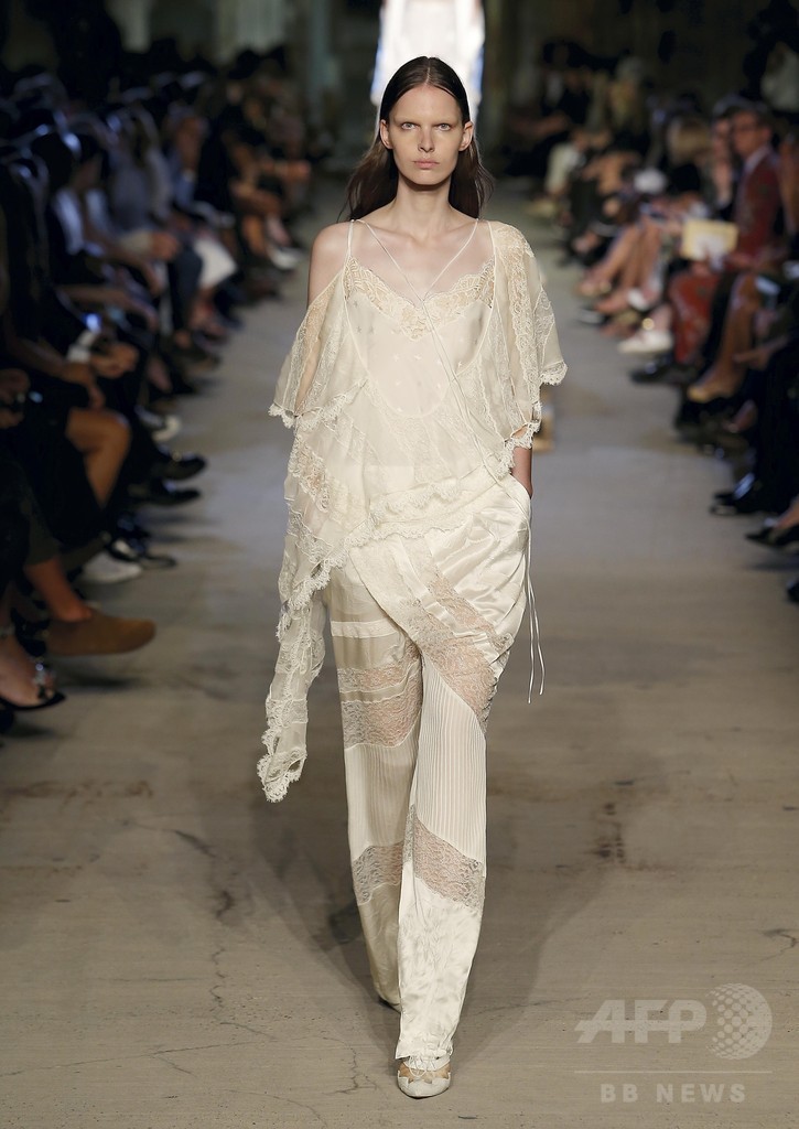 「ジバンシィ」16年春夏コレクション