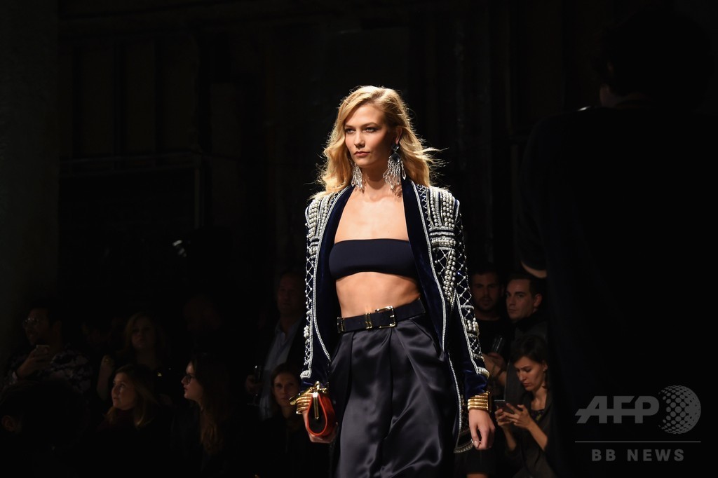 「バルマン×H&M」ファッションショー、ニューヨークで開催