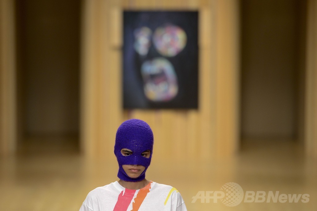 色とりどりのニットマスクに注目、「クリツィア ロブステリャ」15年春夏 080 バルセロナ