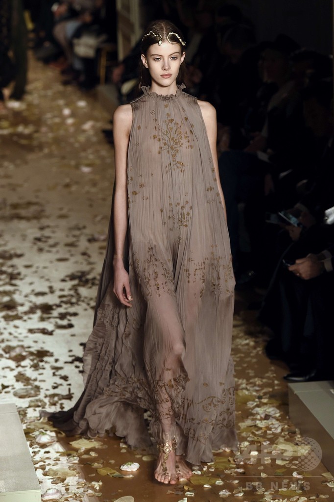 「ヴァレンティノ」16年春夏オートクチュール