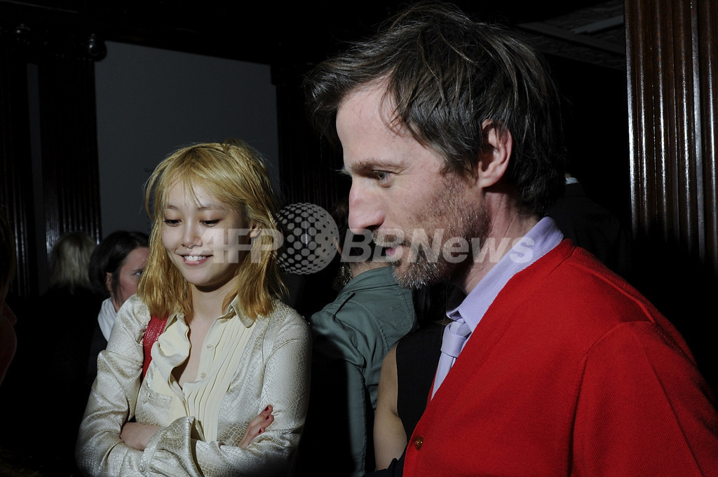 「ロダルテ」展覧会オープニングパーティ、キルスティンや菊地凛子が出席