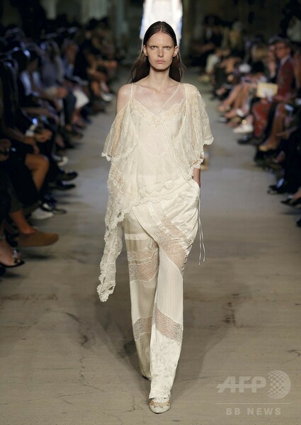 「ジバンシィ」16年春夏コレクション