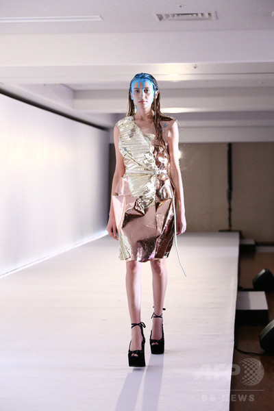 「ミキオサカベ」、レザーを使ったスペシャルファッションショー