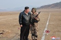 北朝鮮の非公開の場所で訓練を行う朝鮮人民軍の訓練を視察する金正恩（キム・ジョンウン）朝鮮労働党総書記。朝鮮中央通信（KCNA）提供（2024年3月15日撮影、同16日公開）。(c)AFP PHOTO/KCNA VIA KNS