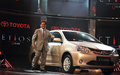 インド・バンガロール（Bangalore）で、インド市場向けに開発した新型小型車「エティオス（Etios）」を発表するトヨタ自動車（Toyota Motor）の豊田章男（Akio Toyoda）社長（2010年12月1日撮影）。(c)AFP/Dibyangshu SARKAR