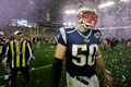 試合に敗れフィールドを去るペイトリオッツのLBマイク・ヴレイベル（%%Mike Vrabel%%）。(c)AFP/Getty Images/Streeter Lecka