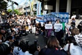 東京地裁前で、判決に抗議する人々（2019年9月19日撮影）。(c)Kazuhiro NOGI / AFP