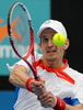 テニス、アピア国際（2012 Apia International Sydney tennis tournament）は15日、オーストラリアのシドニー（Sydney）で男子シングルス準決勝が行われ、フィンランドのヤルコ・ニエミネン（Jarkko Nieminen）は6-2、7-5でフランスのジュリアン・ベネトー（Julien Benneteau）を破り、ツアー通算2勝目となる優勝を飾った。

リターンを打つヤルコ・ニエミネン（2012年1月15日撮影）。(c)AFP/Greg WOOD