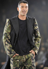 東京・国立代々木競技場で開催されたヨウジヤマモト（Yohji Yamamoto）メンズコレクション「YOHJI YAMAMOTO THE MAN 4.1 2010 TOKYO」（2010年4月1日撮影）。(c)AFP/Yoshikazu TSUNO