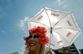 メキシコの首都メキシコ市（Mexico City）で行われた、「エイズ医療財団（AIDS Healthcare Foundation、AHF）」によるコンドームの使用を普及させる世界キャンペーン｢ラブ・コンドーム（Love Condoms）｣（2009年8月28日撮影）。(c)AFP/Luis ACOSTA