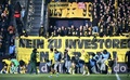 23-24ドイツ・ブンデスリーガ1部第18節、ケルン対ボルシア・ドルトムント。投資家参入に抗議する横断幕を広げるボルシア・ドルトムントのサポーター（2024年1月20日撮影）。(c)UWE KRAFT/ AFP