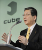 都内で、新型「キューブ（Cube）」を発表する日産自動車（Nissan Motor）の志賀俊之（Toshiyuki Shiga）最高執行責任者（COO、2008年11月19日撮影）。(c)AFP/Kazuhiro NOGI