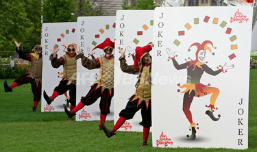 世界最大のトランプ」、英ロンドンの恐怖の館に登場 写真4枚 国際