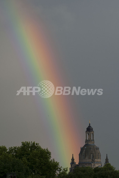 ドレスデンの聖母教会にかかる虹 ドイツ 写真2枚 国際ニュース Afpbb News