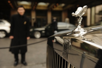 男性の高級ブランド志向、性ホルモンが後押し 研究