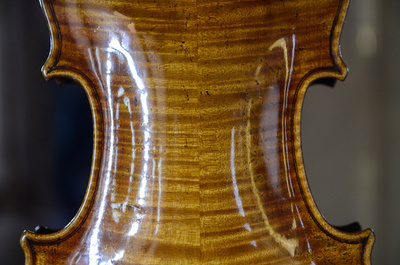 ストラディバリのビオラ、NYで競売 予想落札価格46億円