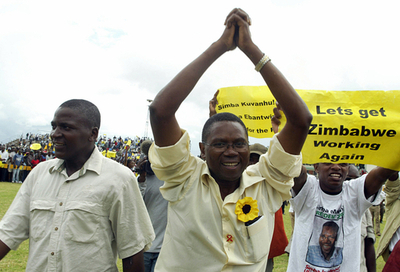 与党幹部と元議長がマコニ氏支持を表明、ジンバブエ大統領選
