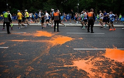環境団体がコースに塗料 ベルリン・マラソンで妨害行為