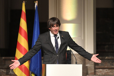 スペイン最高裁、カタルーニャ前首相らに対する欧州逮捕状を取り下げ