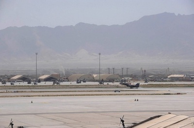 アフガンの空軍基地で輸送機墜落、7人全員死亡 NATO発表