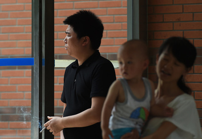 子どもの行動障害リスク、受動喫煙で倍増 仏研究