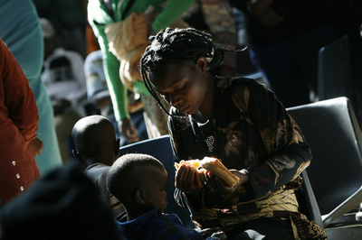 南アの外国人襲撃、死者22人 逮捕者は250人以上