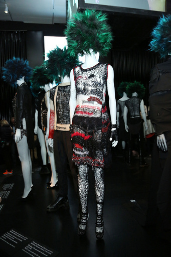 パンクとハイファッションの関係に迫る、NYで「PUNK: Chaos to Couture」展