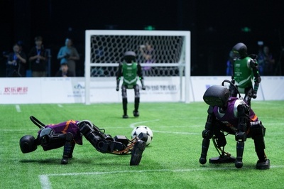 【三里河中国経済観察】「南拳北脚」で技術進化 中国の人型ロボット、競技時代へ