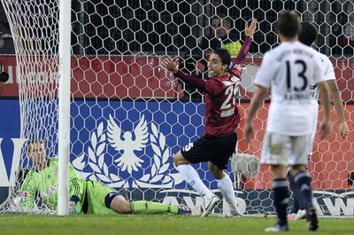 バイエルン・ミュンヘン 無敗記録が13試合で途切れる