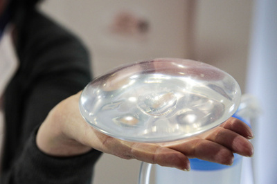 美容整形、世界で活況 市場規模1兆円、「切らない」処置人気