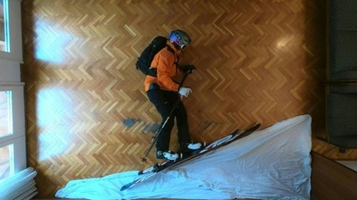 動画：「おうちでスキー」の動画、ネット上で話題に スペイン