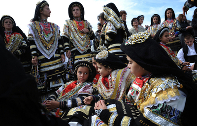 ブルガリアで少数民族の伝統祭