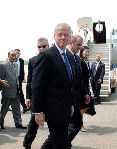 クリントン米元大統領が平壌到着、米記者解放のため