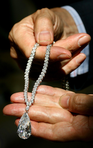 宝飾店従業員に催眠術、ダイヤモンドと消えた窃盗犯