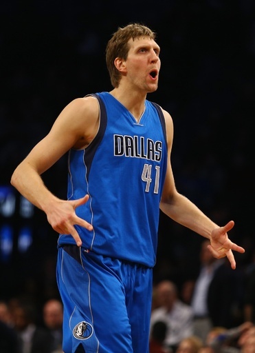 ノビツキーが通算得点数で歴代7位に浮上、OTを制しネッツに勝利