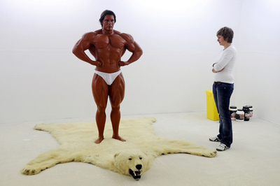 ムキムキオブジェがお出迎え？アートフェア「ベルリナー・リステ」