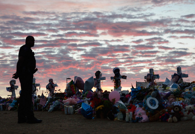 映画館乱射事件の米コロラド州に新銃規制法