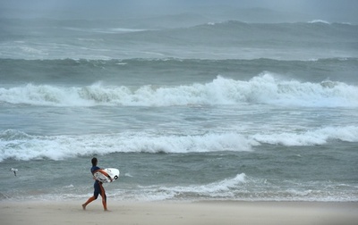 日本人サーファー、オーストラリア沖で一晩漂流後に救出
