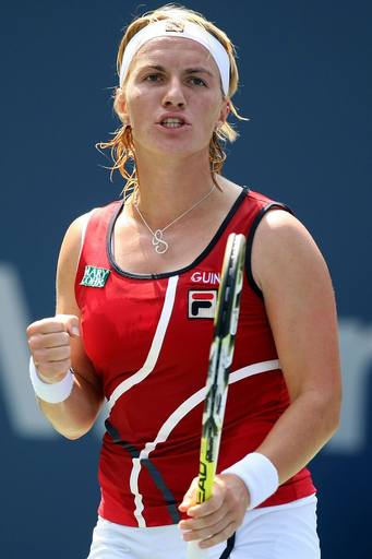 クズネツォワ アザレンカ降し準々決勝へ