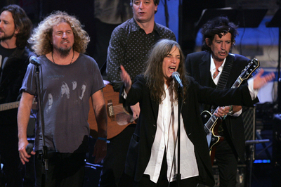 R.E.M. パティ・スミスら、ロックの殿堂入り - 米国