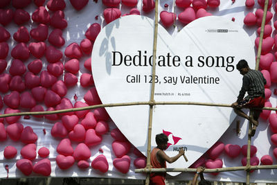 英ボーダフォン、印ハチソンの株式67％取得へ - インド