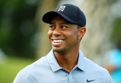 ウッズ、吃音症で自殺図った少年に手紙を送る