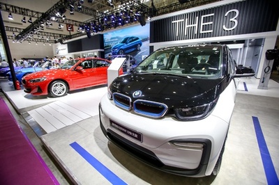 電気自動車タクシーが運転手の間で人気、8年待ちも 北京