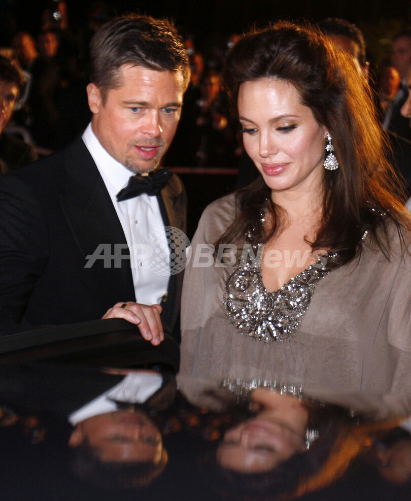 米女優アンジェリーナ・ジョリーさん、無事双子を出産