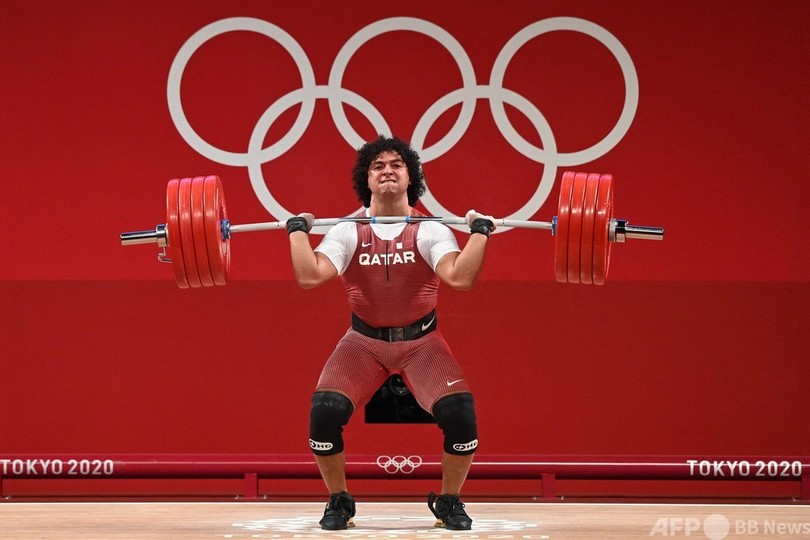 カタール、初の五輪金メダル エルバクが重量挙げ男子96キロV