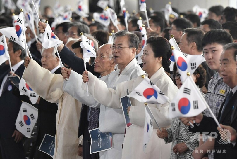 「日本が対話選ぶなら手を取る」韓国大統領、融和姿勢示す