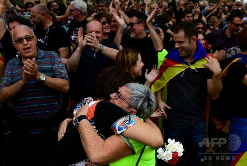 カタルーニャ州議会が独立宣言 スペイン政府、阻止の構え