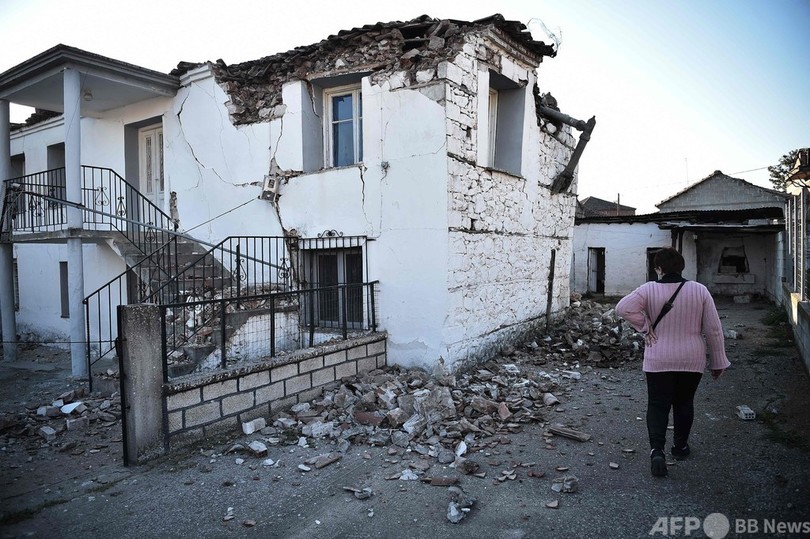 ギリシャ中部でm6 3の地震 建物が多数損壊 写真10枚 国際ニュース Afpbb News