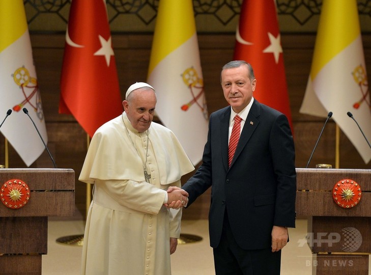 ローマ法王がトルコ訪問、宗教間の対話を訴え ローマ法王がトルコ訪問、宗教間の対話を訴え