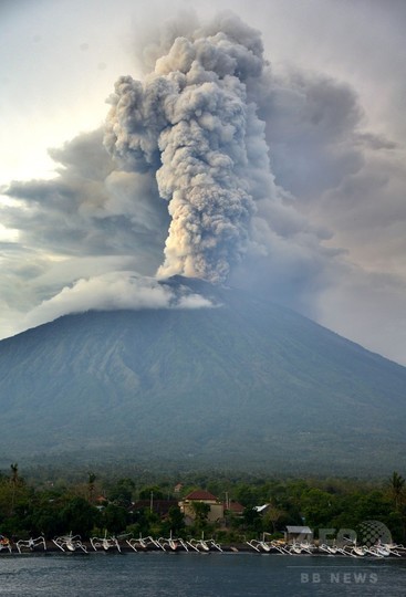 バリ島 火山活動で空港閉鎖2日目に 観光客ら多数足止め 写真14枚 国際ニュース Afpbb News